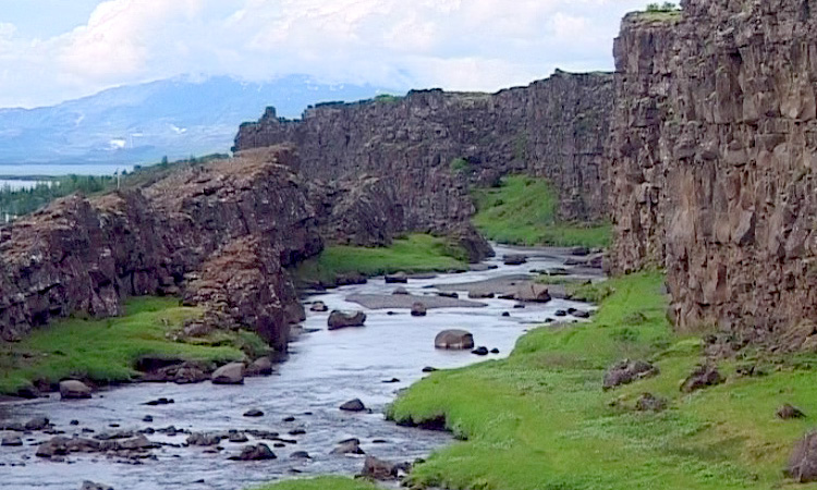 Divergence et ouverture océanique - Détour par l'Islande - 8mn 06s